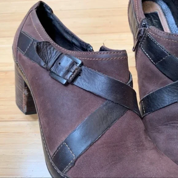 CLARK’S Artisan heeled ankle boots, 8.5. - Picture 5 of 8